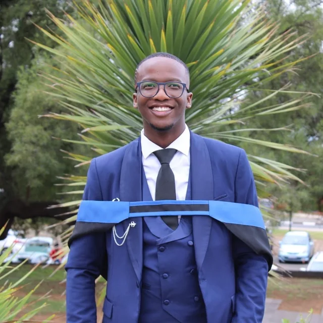 Sbusiso Mdingi in graduation regalia at the University of the Free State